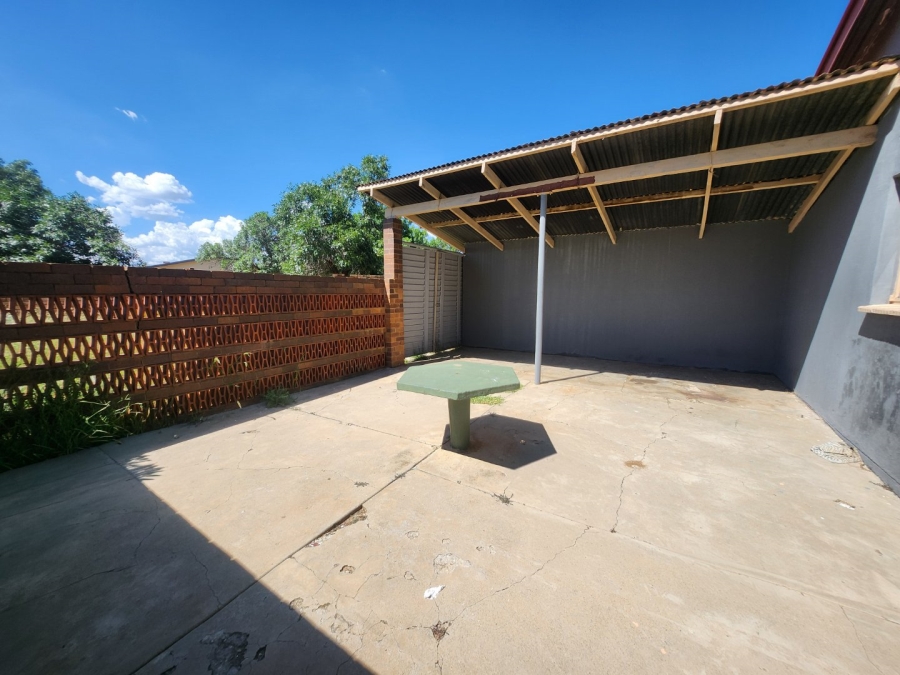 3 Bedroom Property for Sale in Roosheuwel North West